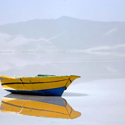 1 Lw 29 208020122 Abandoned Dinghy On The Salt Lake Zw