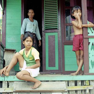 5 Md 29 87084226 Op De Veranda. Tenggarong Kalimantan 1987